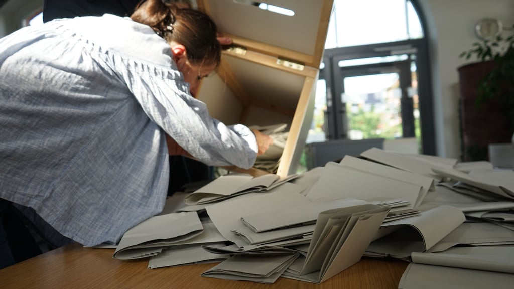 Zur Landtagswahl 2026 sollen in Magdeburg verstärkt junge Wahlhelfer eingesetzt werden. Um Jugendliche dafür zu gewinnen, plant die Stadt eine junge Kampagne.