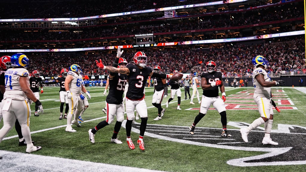 Die Atlanta Falcons schlagen die Los Angeles Rams dank einer starken ersten Hälfte.