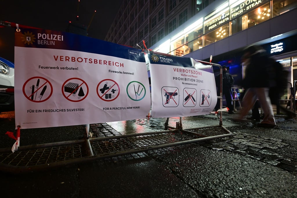 Das ausgeweitete Böllerverbot am Alexanderplatz wirkt offensichtlich.
