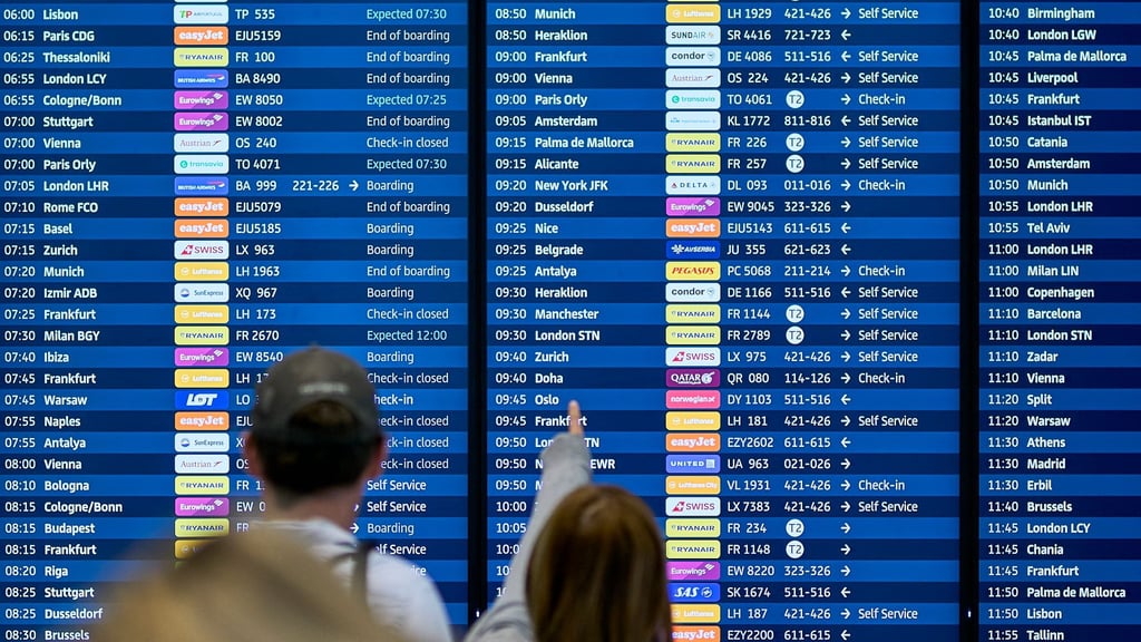Passagiere sollten sich vor dem Antritt ihrer Reise über ihren Flug informieren. (Archivbild)