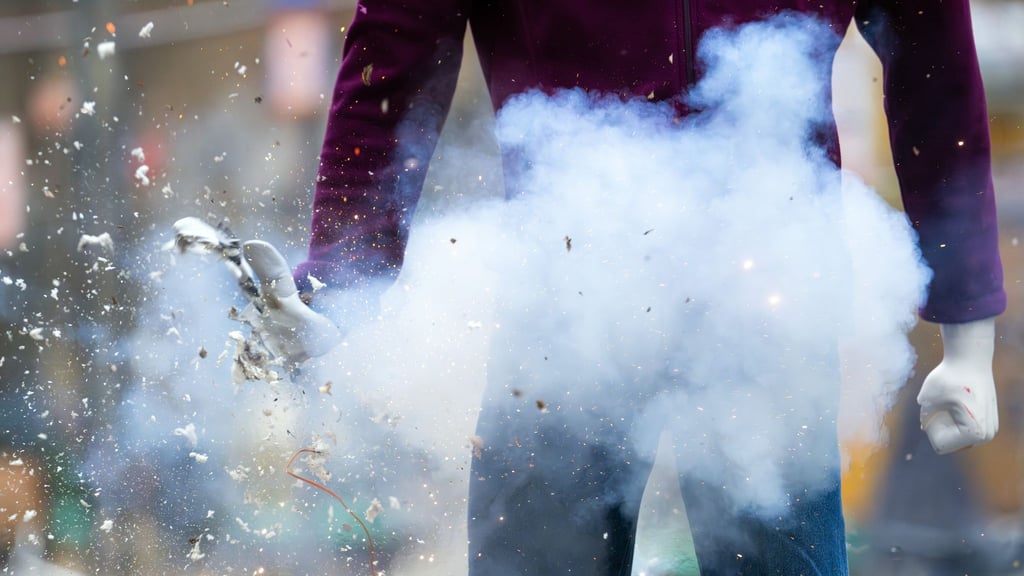 Ilegales Feuerwerk kann gefährlich werden. (Symbolbild)