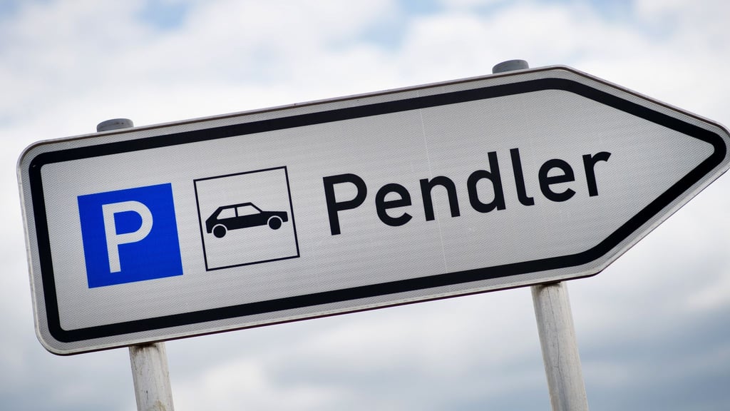 Mit der Pendlerpauschale kann man Kosten für die Fahrt zur Arbeit steuerlich geltend machen. (Illustration)