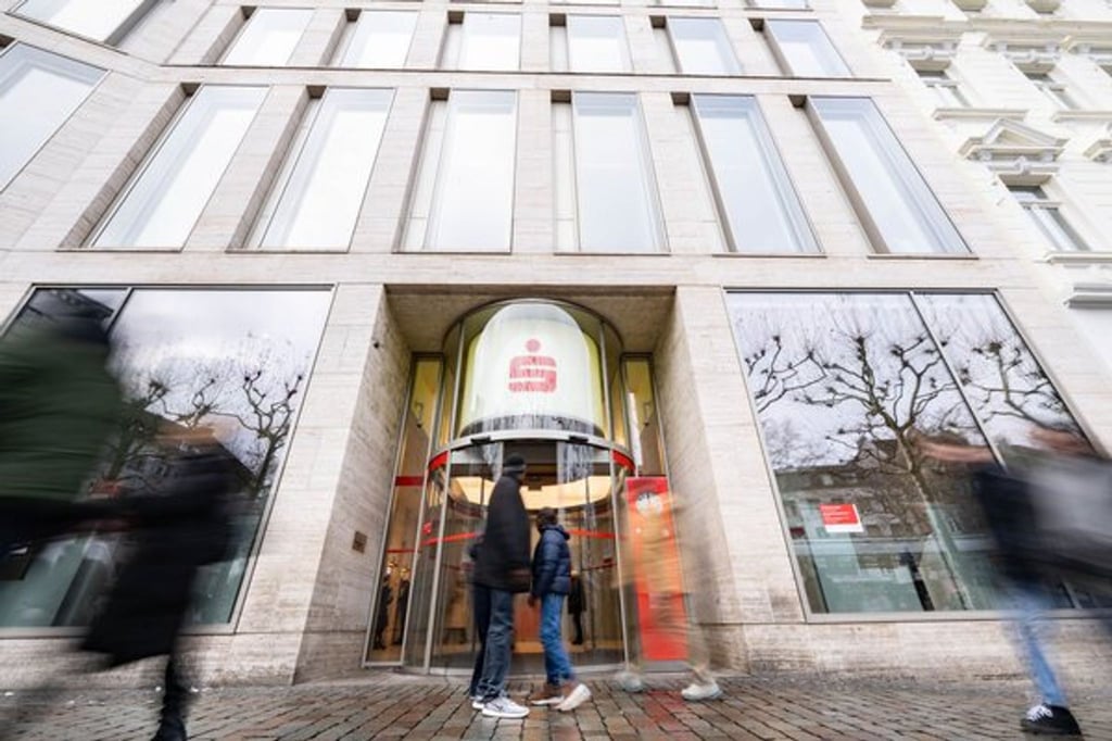 Die betroffene Sparkasse Köln/Bonn bestätigte den Vorfall.