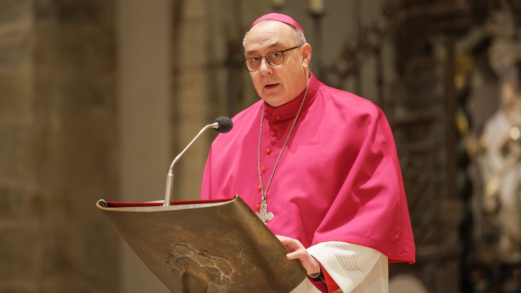Der Osnabrücker Bischof Dominicus Meier hat die Gläubigen dazu aufgerufen, sich für demokratische Verhältnisse einzusetzen. (Archivbild)