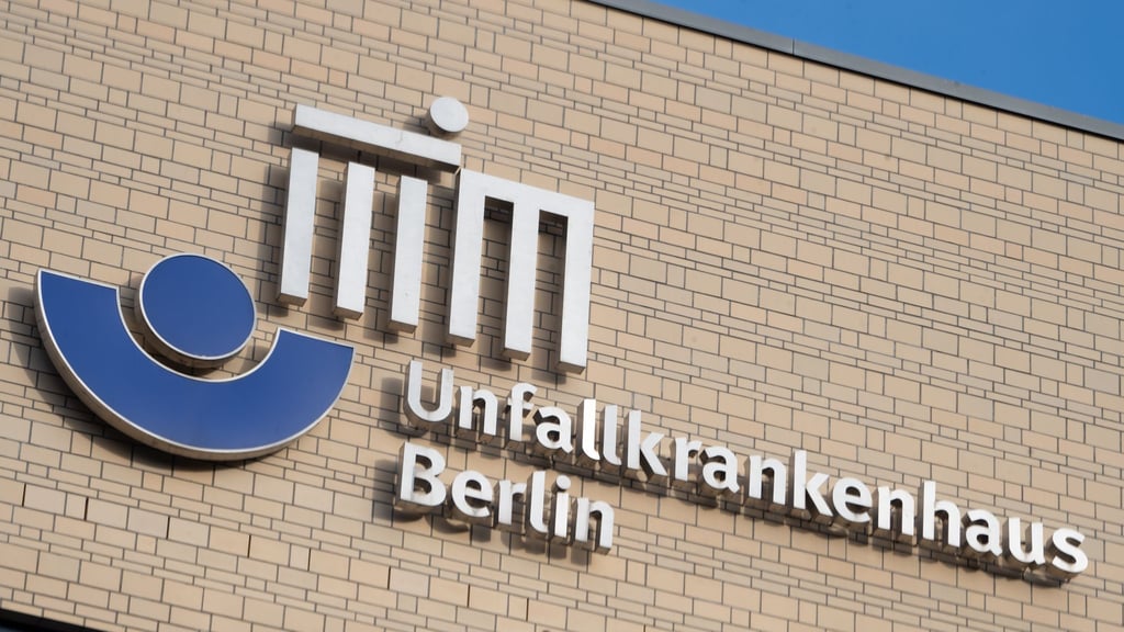 Verletzungen nach Glätteunfällen haben die Notaufnahme des Unfallkrankenhauses an Silvester beschäftigt. (Symbolbild)