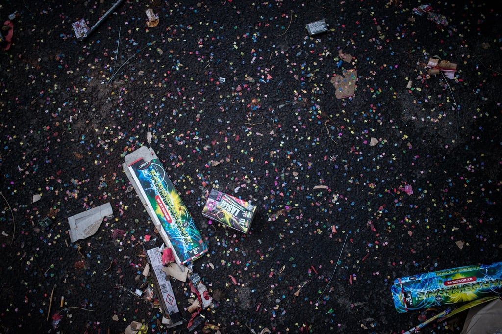 Nach der Party ist vor dem Aufräumen - doch wohin mit den Überresten von Feuerwerkskörpern, Konfetti und Co.?