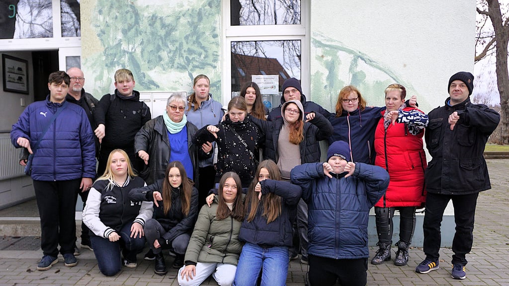 Betreuer, Kinder und Jugendliche drücken aus, was sie von dem Aus ihrer „Leuchte“ halten. 