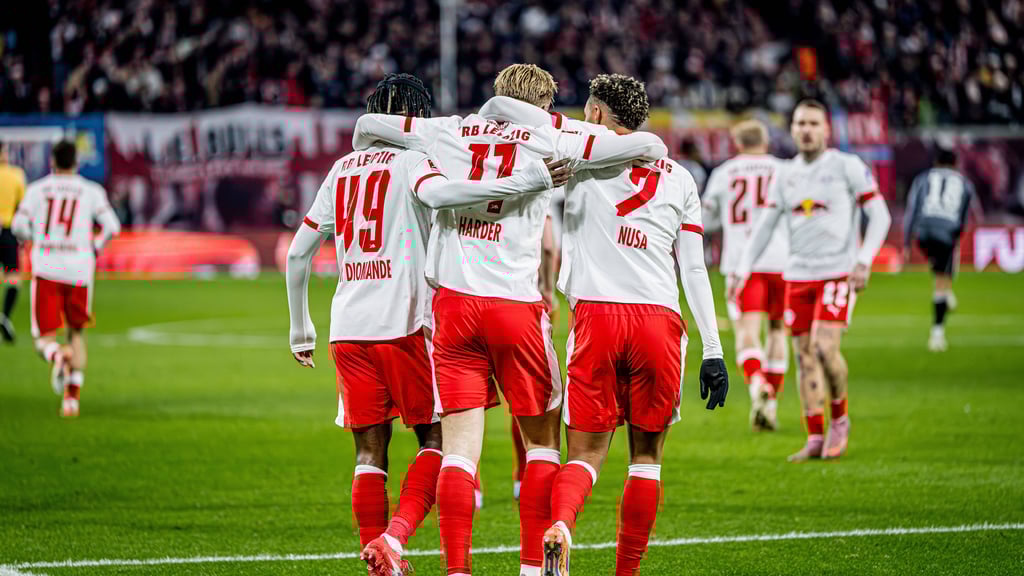 Conrad Harder und Yan Diomande springen am höchsten.