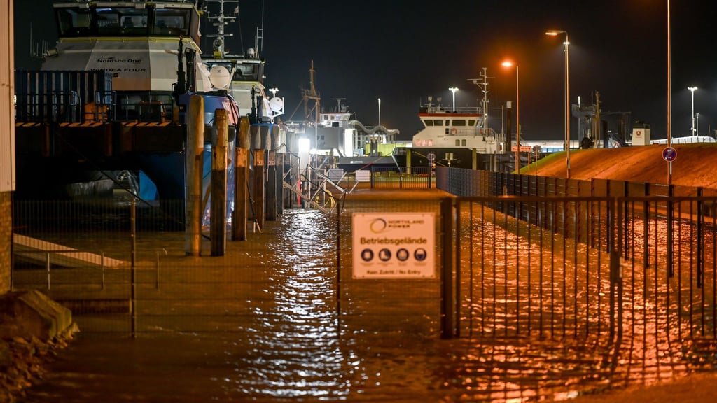 Die Pegel können in der Nacht auf Freitag bis zu zwei Meter über dem mittleren Hochwasser liegen.