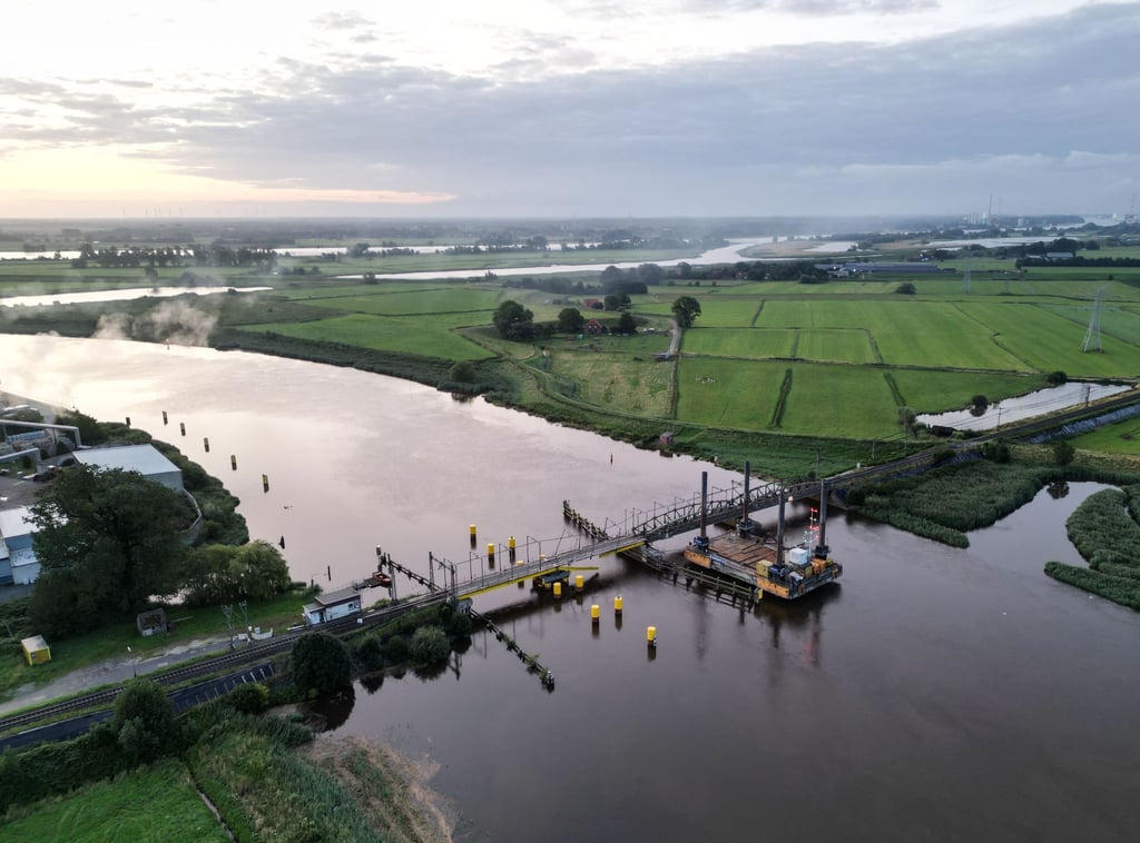 2024 kam es an der Huntebrücke bei Elsfleth zu gleich zwei Kollisionen. (Archivbild)