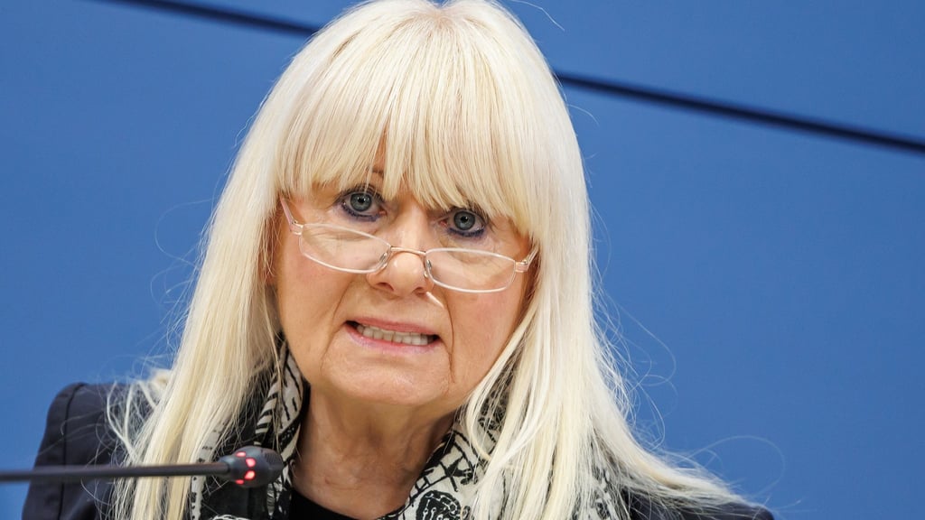 Innensenatorin Iris Spranger zieht für Berlin eine verhalten positive Bilanz der Silvesternacht.