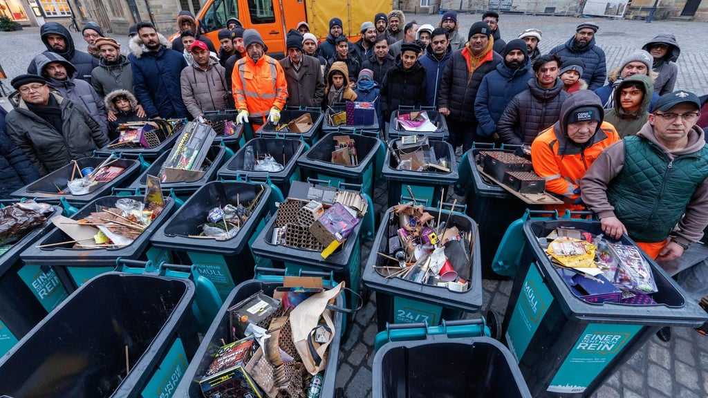 In Osnabrück sammelten die Teilnehmer den Müll vor dem Rathaus ein.
