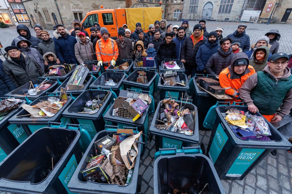 In Osnabrück sammelten die Teilnehmer den Müll vor dem Rathaus ein.