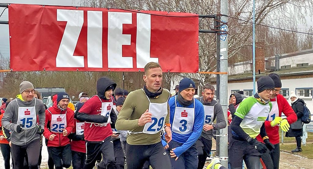 42 Läufer gingen beim Sieben-Kilometer-Lauf am Silvestertag in Könnern an den Start. 