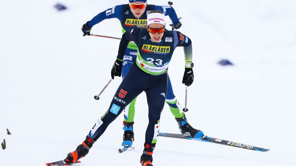 Pia Fink (vorn) belegt nach vier Etappen als beste Deutsche Platz 12 in der Gesamtwertung der Tour de Ski.