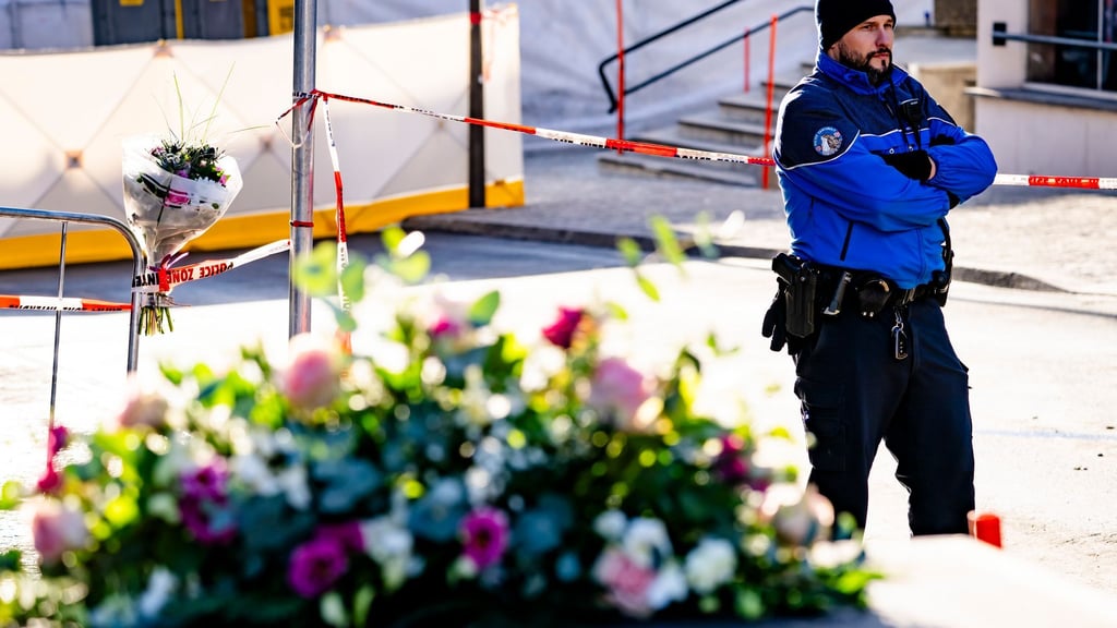 Anwohner und Touristen stehen nach dem verheerenden Feuer unter Schock.