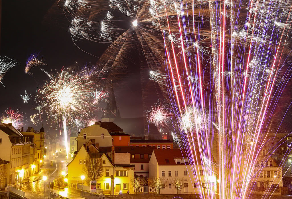 Das Silvesterfeuerwerk rund um den Saalplatz und in der Bernburger Talstadt. 