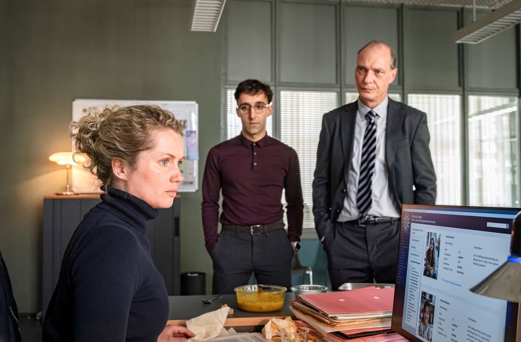 Kommissarin Leonie Winkler (Cornelia Gröschel) ermittelt im Dresdner „Tatort“ weiterhin ohne Partnerin mit Unterstützung ihres Chefs Peter Michael Schnabel (Martin Brambach) und Kriminaltechniker Philipp Laupheimer (Yassin Trabelsi).