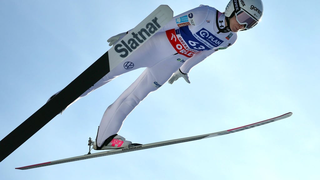 Nika Prevc springt in Oberstdorf.