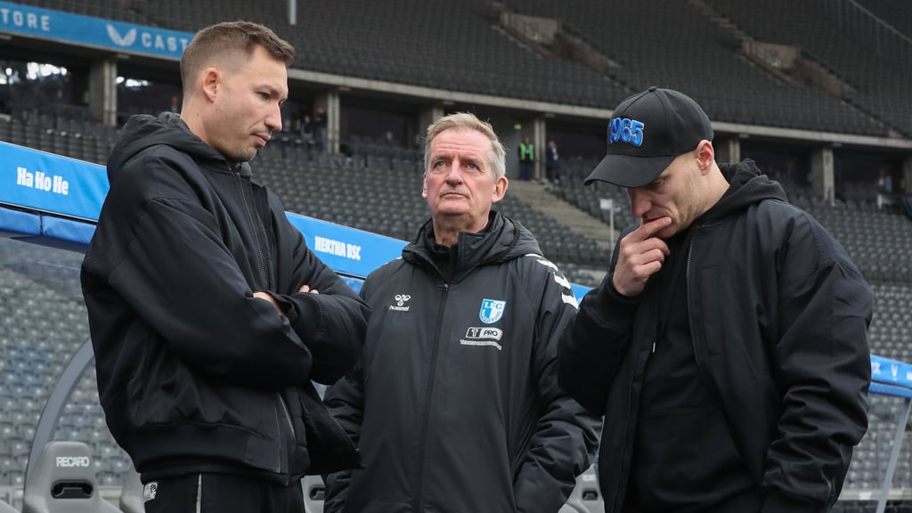 Bitten zum Auftakt: Die Trainer Pascal Ibold (v.l.) und Petrik Sander sowie ihr Assistent Silvio Bankert.