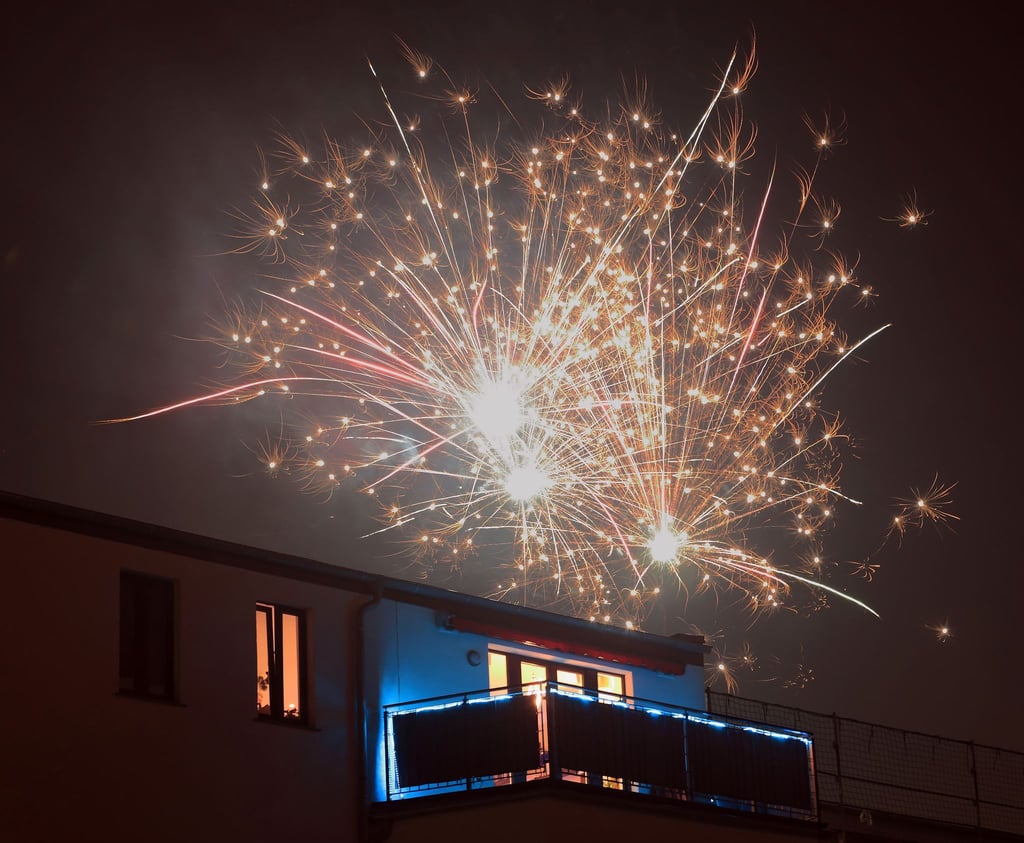 In Halle (Saale) ist es zu mehreren Bränden von Balkonen in der Silvesternacht gekommen. (Symbolbild)