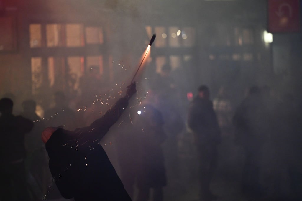 Überall in der Stadt wurde auf den Straßen geböllert.
