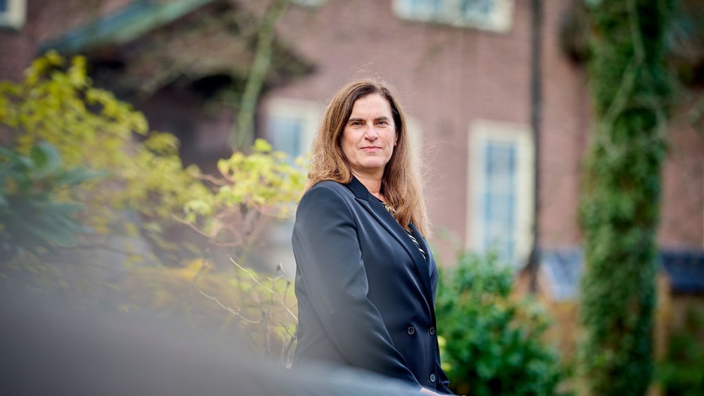 Die gebürtige Belgierin Ellen Moons tritt zum Jahreswechsel als erste Frau in der&nbsp;Geschichte der Königlich-Schwedischen Akademie der&nbsp;Wissenschaften (KVA) den Posten als Generalsekretärin an.