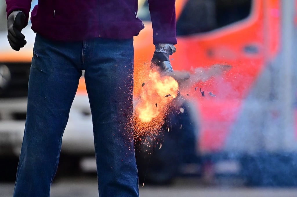 Mehrere Personen erlitten schwere Handverletzungen durch Feuerwerk. (Archivbild)