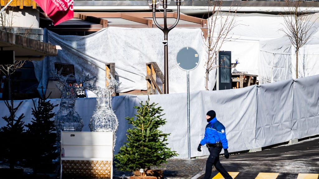 Die betroffene Bar ist wegen der Ermittlungen abgesperrt.