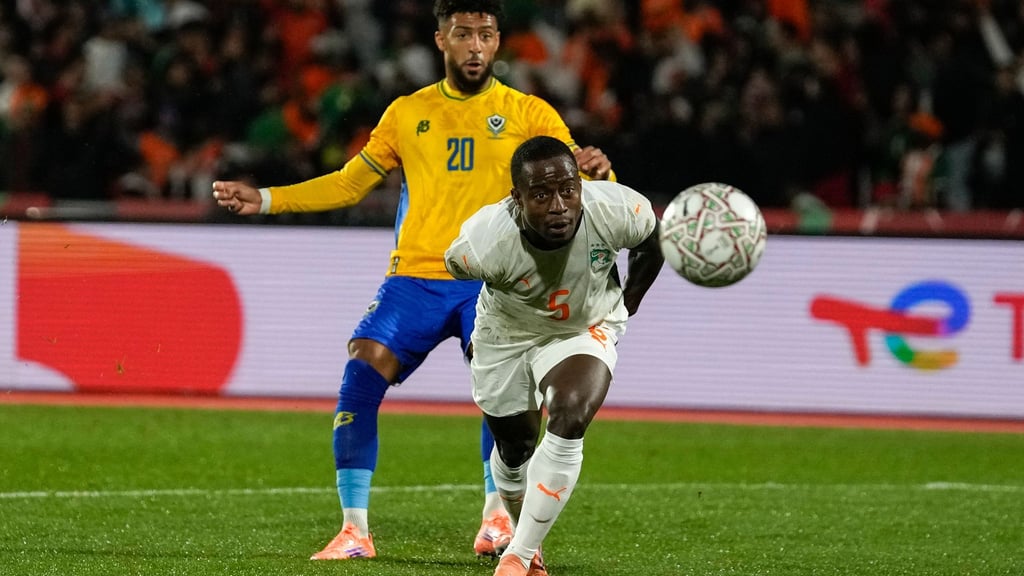 Gabun, hier Denis Bouanga (l), blieb beim Afrika Cup erfolglos - zuletzt bei der Niederlage gegen die Elfenbeinküste.