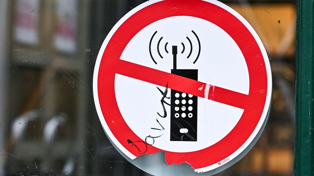 Kommen handyfreie Zonen zum Schutz der Schüler?