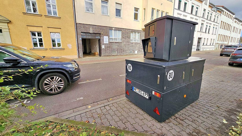 Die in Merseburg als „Gulaschkanone“ bekannte Semistation hat 2025 schon rund 200.000 Euro in die Stadtkasse gespült – und soll nun für 300.000 Euro fest angeschafft werden. 