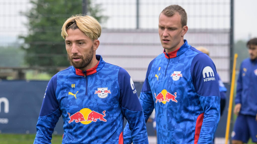 Kevin Kampl (l.) und Lukas Klostermann fehlen beim Trainingslager in Portugal.