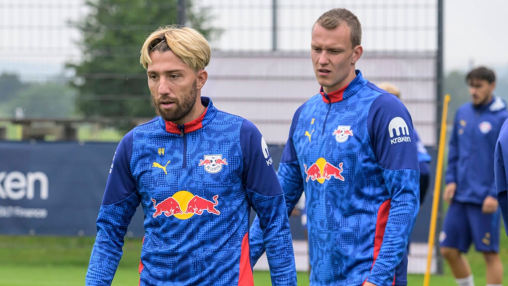 Kevin Kampl (l.) und Lukas Klostermann fehlen beim Trainingslager in Portugal.