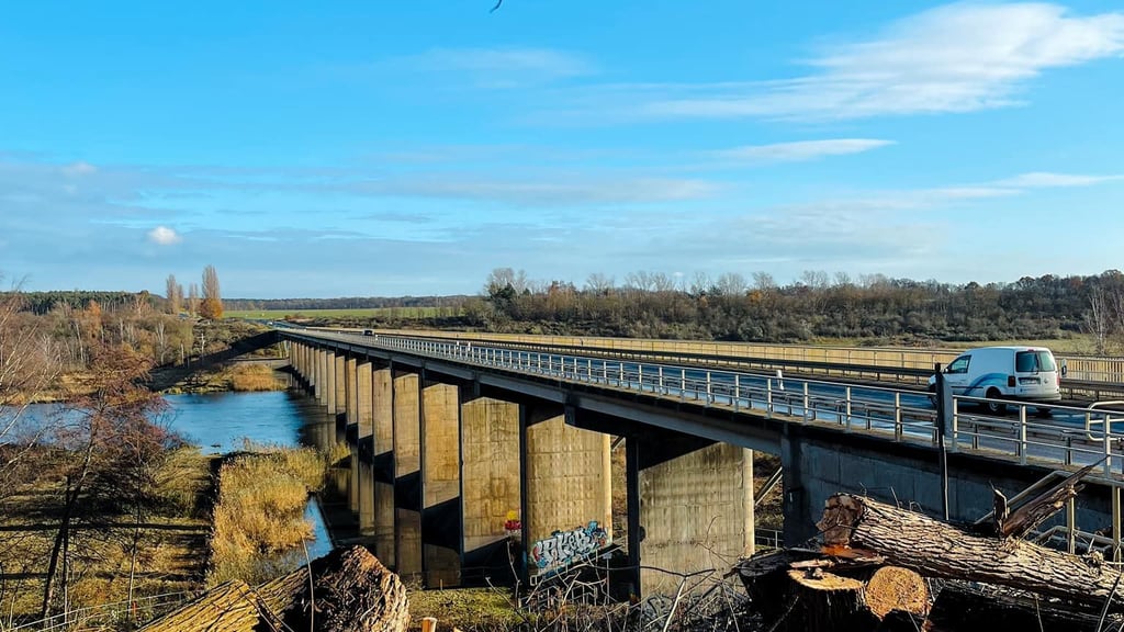 Die Muldebrücke bei Pouch wird erneuert. 