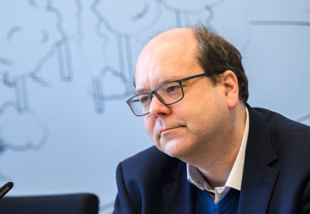 Niedersachsens Energieminister Christian Meyer warnt davor, den Ausbau erneuerbarer Energien auszubremsen. (Archivbild)