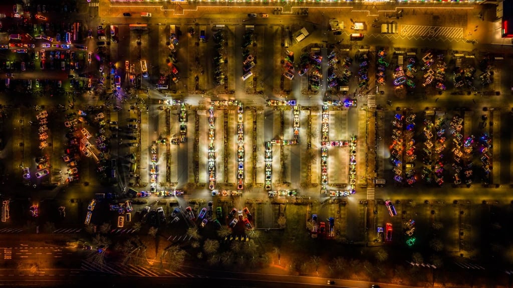 Gegen 20 Uhr versammelten sich die Teilnehmer der Lichterfahrt am Neujahrstag auf dem Domplatz in Magdeburg. 