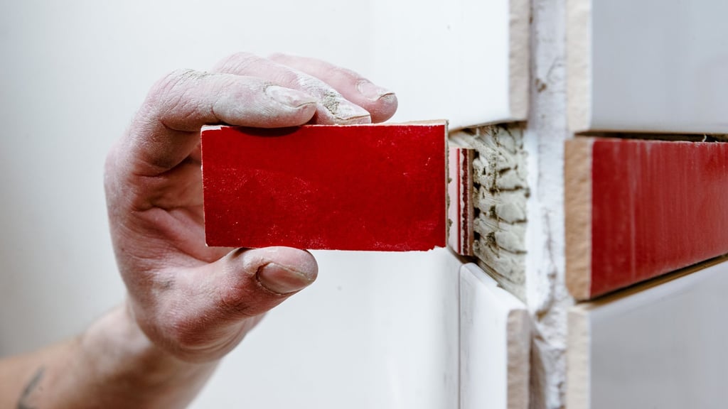 Die Höhe des Stundensatzes für die Eigenleistung sollte vorab mit dem Versicherer vereinbart werden.