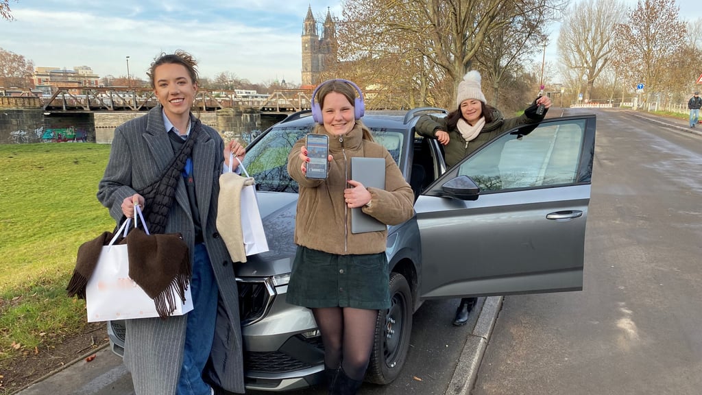 Die Volksstimme-Reporterinnen Lena Bellon (von links), Romy Bergmann und Sabine Lindenau aus Magdeburg stellen sich im Januar 2026 wieder drei verschiedenen Herausforderungen. 
