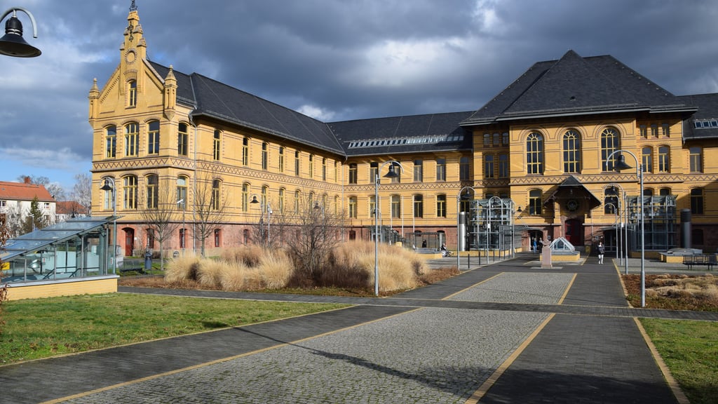 Klinikum Bergmannstrost in Halle: Hier soll ein Opfer der Brandkatastrophe von Crans-Montana behandelt werden.