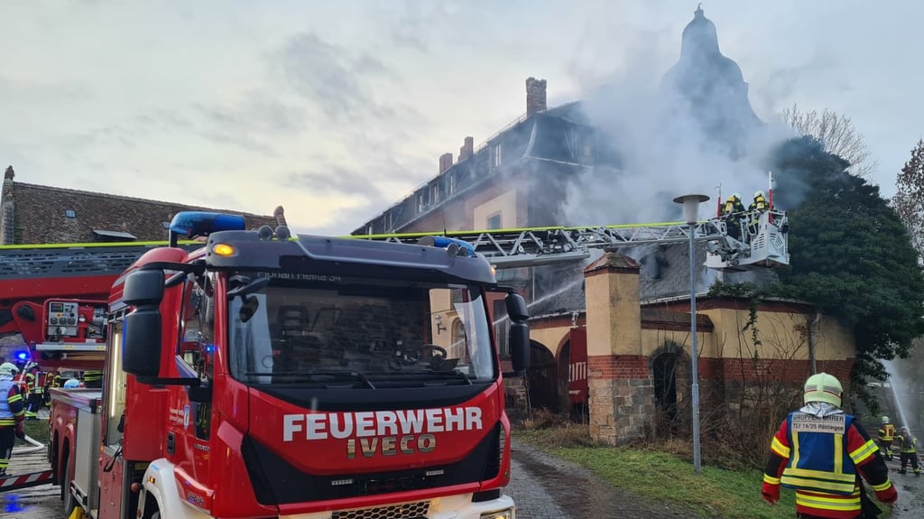 Am Gutshaus in Volkmaritz ist am Neujahrstag eine Garage ausgebrannt.