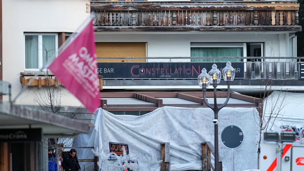 Am Tag danach ist der Unglücksort abgesperrt und abgeschirmt.