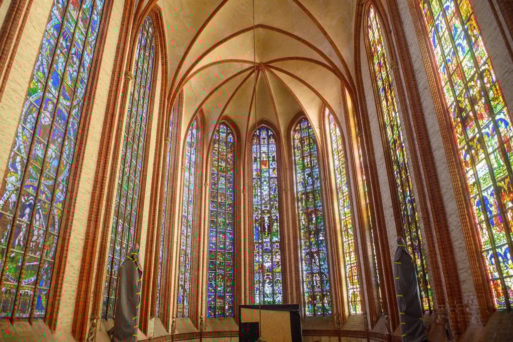 Bei archäologischen Ausgrabungen im Stendaler Dom wurden Reste eines Vorgängerbaus entdeckt, die einen neuen Blick auf die Geschichte Stendals und der Altmark werfen. (Archivbild)