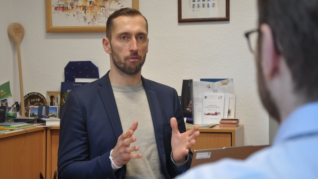 Oberbürgermeister Bastian Sieler (parteilos) lässt 2025 im Jahresendgespräch mit Volksstimme-Redakteur Mike Kahnert Revue passieren. 