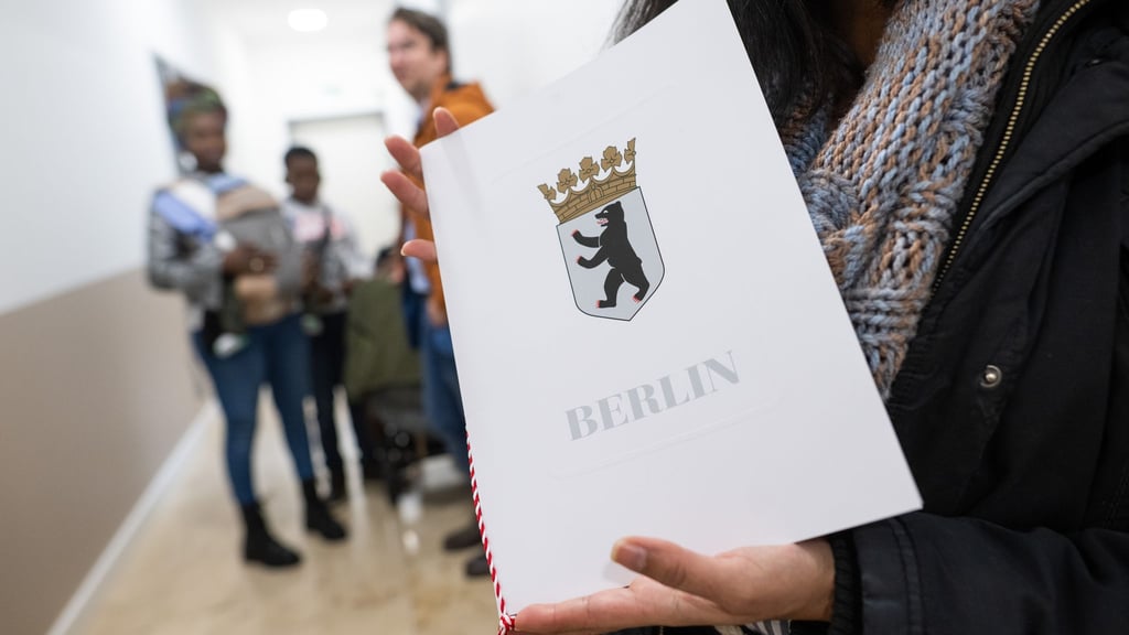 Die Zahl der Einbürgerungen in Berlin ist 2025 deutlich gestiegen. (Archivfoto)