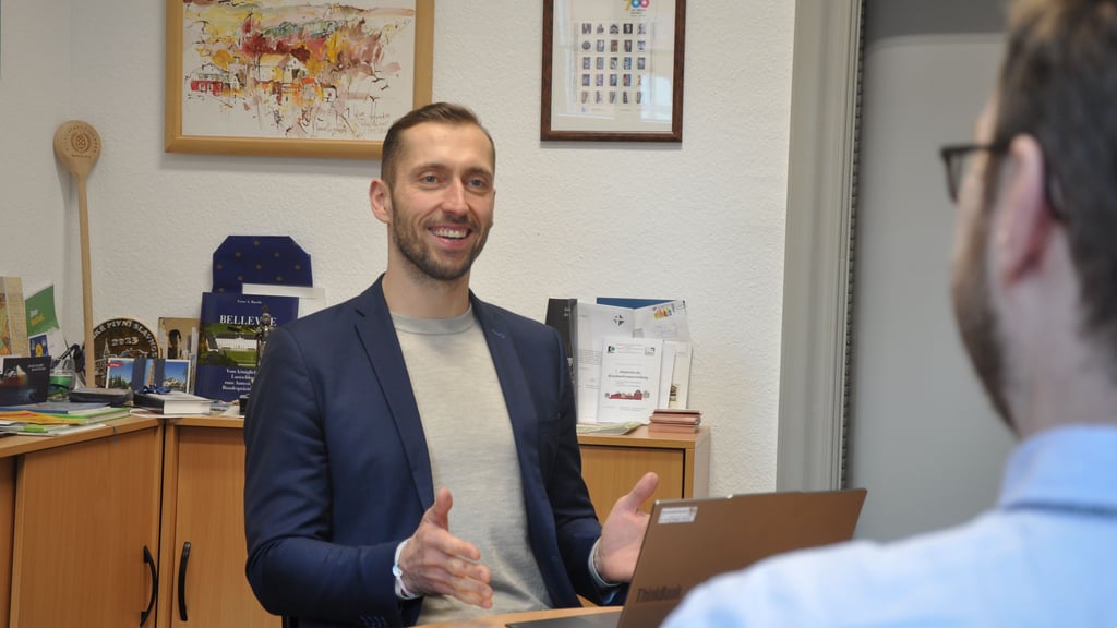 Oberbürgermeister Bastian Sieler (parteilos) lässt 2025 im Jahresendgespräch mit Volksstimme-Redakteur Mike Kahnert Revue passieren. 