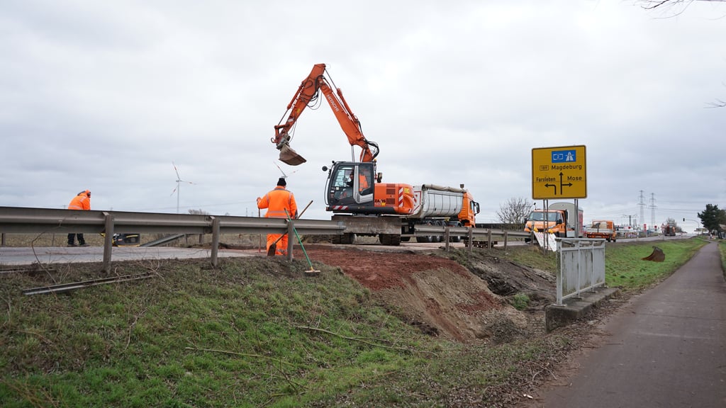 Die Arbeiten am Durchlass auf der B189 schreiten voran.