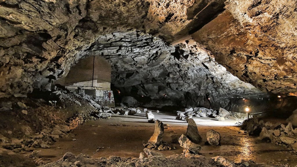 Die Heimkehle bei Uftrungen gehört zu den spektakulärsten Gipskarsthöhlen in Deutschland.