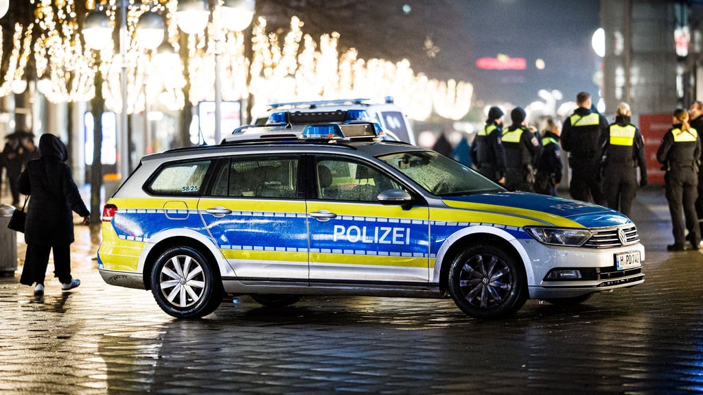 Rund 2.000 Polizistinnen und Polizisten waren in Niedersachsen im Einsatz.