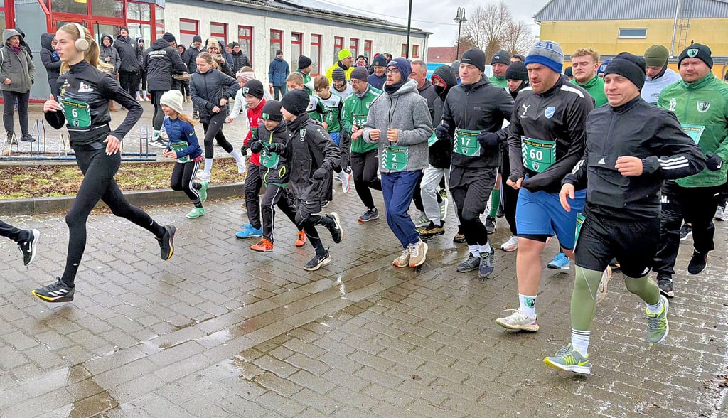 Am Silvesterlauf des Sportvereins Wolmirsleben/Unseburg/Tarthun nahmen  60 Läufer teil. Der Start erfolgte vor der Wolmirslebener Sporthalle. 